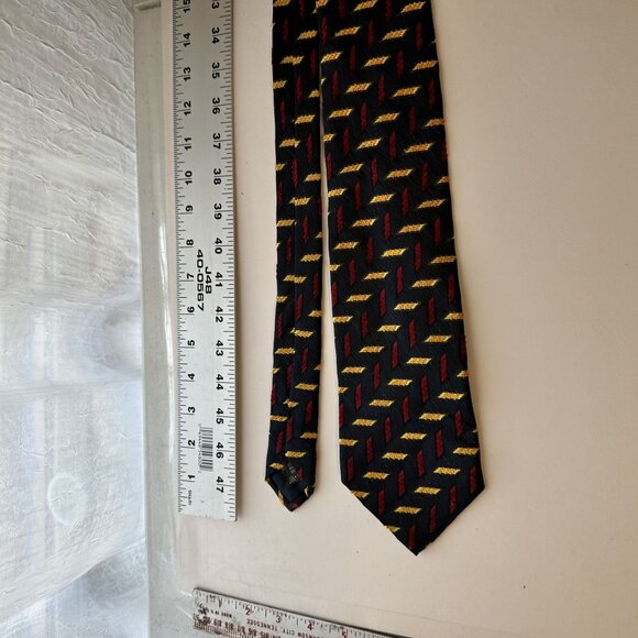 Ermenegildo Zegna Silk Neck Tie Red & Yellow Chevron Design Geometric Career - Picture 3 of 7